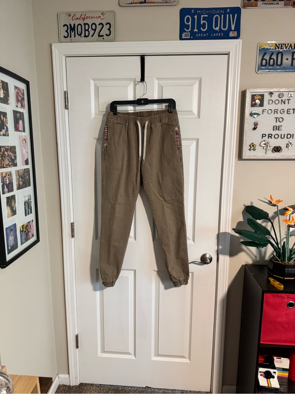 Men's Drawstring Jogger Pants in Khaki